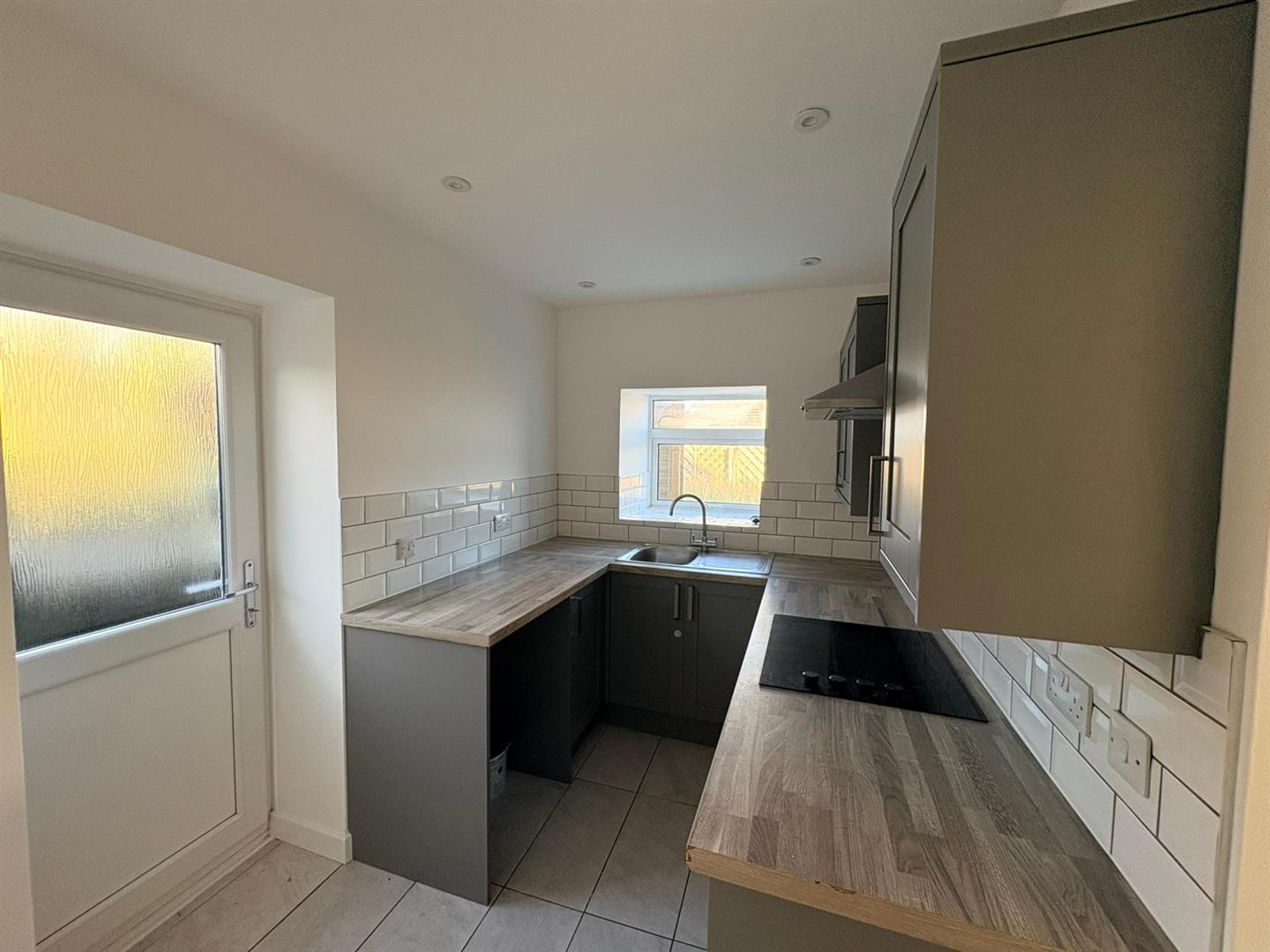 Vicarage Road, Morriston, Swansea, SA6 6DU